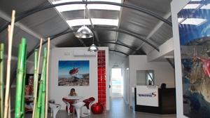 Interior del hangar de Tropicopter